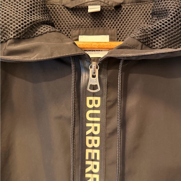 Burberry Nylon Raincoat EUC- US Size 14 OFFERS ACCEPTED - Picture 2 of 12